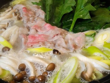 Bölgede servis edilen ve fotoğraflanan zamansız Asya yemeği