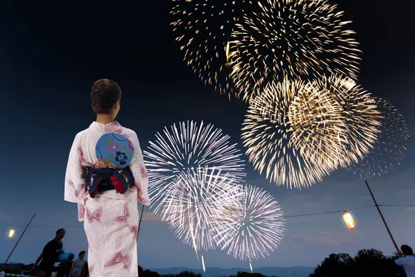 Young Woman Traditional Japanese Dress Looking Fireworks Celebrating New Year — Stock Photo, Image