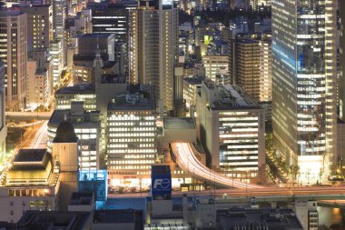 Tokyo şehri geceleri gökyüzü, arka planda seyahat yeri