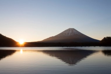 Japonya 'daki Fuji Dağı' nın doğa manzarası