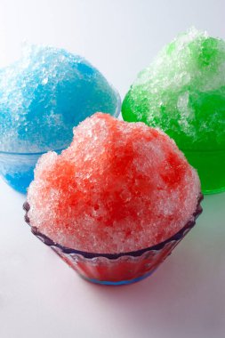 Arka planda soğuk buzlu dondurma, yakın çekim.