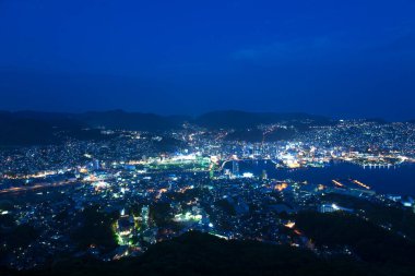 Nagasaki şehrinin gece manzarası, Japonya