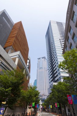 Şehirdeki modern şehir binaları