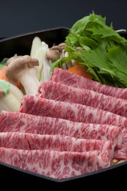 Sukiyaki, Japon usulü biftek, sebze ve soya peyniri.