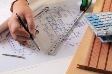 Mühendis çizim mimari planı, kapat