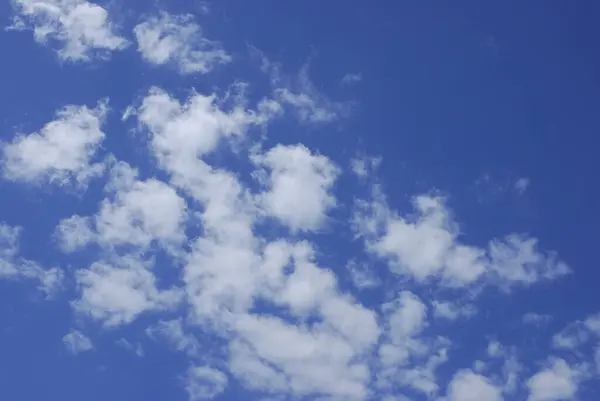 Nube Blanca Sobre Fondo Azul Del Cielo — Foto de Stock