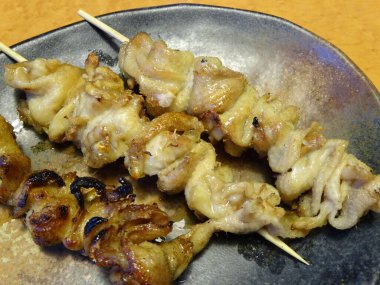 Şişte ızgara et, yakın görüş.