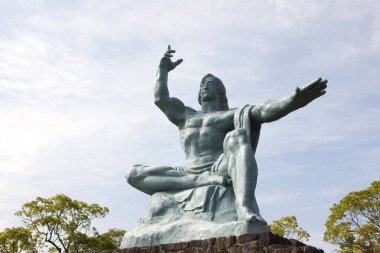 Nagasaki Barış Parkı 'ndaki Barış Heykeli, Nagasaki, Japonya