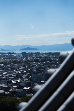 Japonya 'nın Shiga ilindeki Hikone şehrinin görünümü Hikone Kalesi' nden 