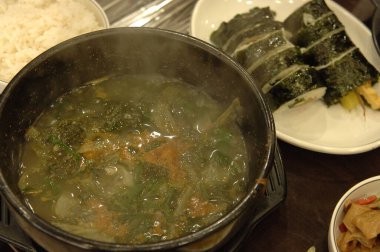 Lezzetli Asya yemeklerinin yakın görüntüsü