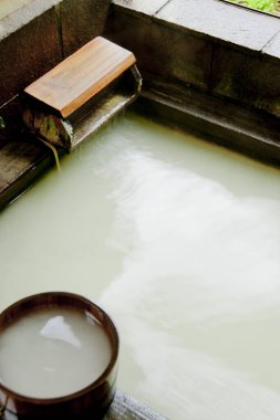 Japon Onsen, Tahta Küvet, Sıcak Bahar Banyosu, Doğa Kaplıcası, Rahatlama İnzivası