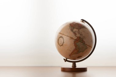 Masadaki dünya, gezegenimizin üç boyutlu temsili.