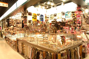 Markette satılan Çin hatıraları.