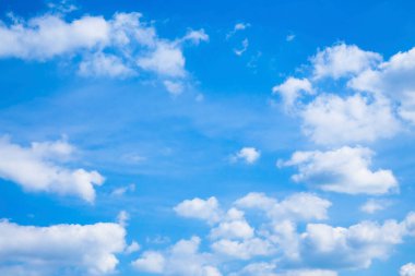 Mavi gökyüzü arka plan güzel bulutlar ile. 