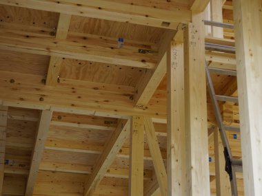 Ahşap bir evin manzarası, yakın çekim. 