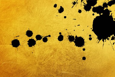 Sarı arka plana siyah boya sıçramış.