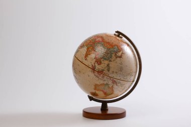 Dünya 'nın beyaz arka plan ve seyahat konseptine yakın görüntüsü                     