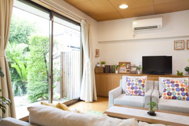 Japonya 'daki modern oturma odasının içinde.