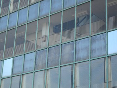 Şehirdeki modern mimari cephesi