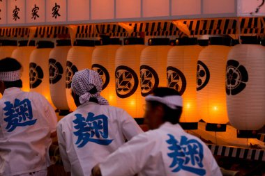 Ruh Gemisi Yürüyüşü, Japonya 'nın Nagasaki kentinde düzenlenen Bon Festivali' nin bir parçasıdır. Olay sırasında, merhumların ruhları yas tutar ve gönderilir..