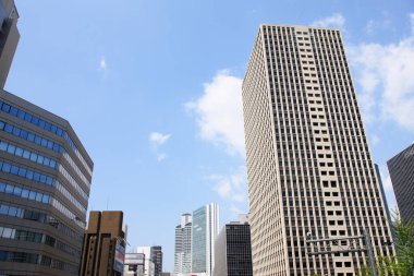 Tokyo silueti modern yüksek binalarla dolu