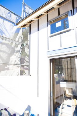 Şehirdeki inşaat alanının manzarası. 