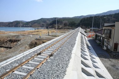 Dağlardaki tren istasyonu. 
