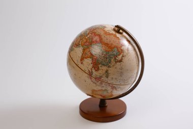 Dünya 'nın beyaz arka plan ve seyahat konseptine yakın görüntüsü                     