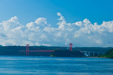 Japonya 'da iki kıyı köprüsünün havadan görüntüsü