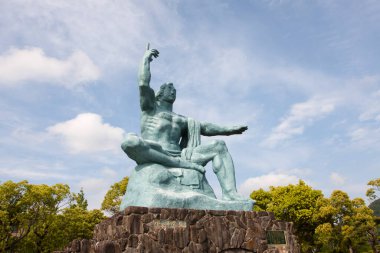 Nagasaki Barış Parkı 'ndaki Barış Heykeli, Nagasaki, Japonya