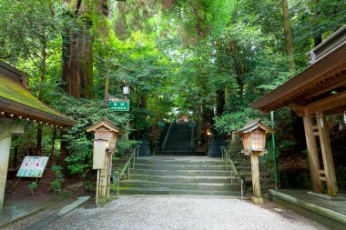 Takachiho Tapınağı (Takachiho Jinja), Takachihosumegami ve Jisshyadaimyoujin, Takachiho-cho, Nishiusuki District, Miyazaki Prefecture, Kyushu bölgesi, Japonya adanmış bir Shinto türbesi