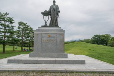 Şehirdeki ünlü tarihi heykel manzarası 