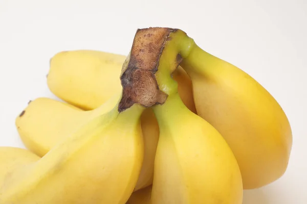 Frische Reife Bananen Auf Weißem Hintergrund — Stockfoto