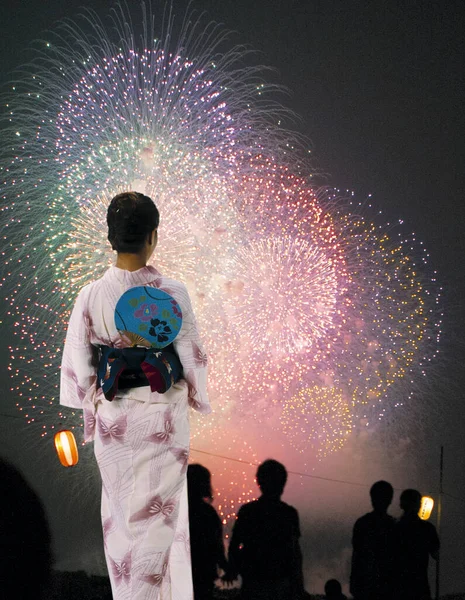 Young Woman Traditional Japanese Dress Looking Fireworks Celebrating New Year — Stock Photo, Image