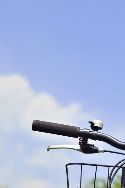 Fahrradlenker Gegen Himmel — Stockfoto