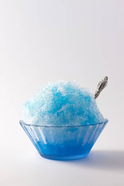 Arka planda soğuk buzlu dondurma, yakın çekim.