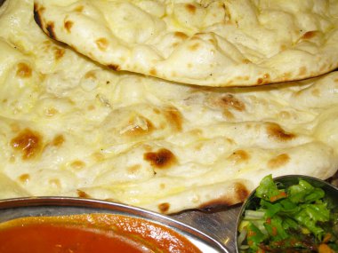 Körili nefis naan ekmeği servis ediyorum.