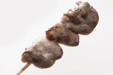 Tavuk eti şişi, yakın görüş.