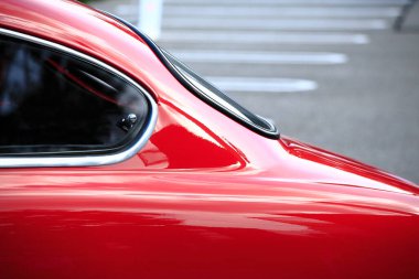 Kırmızı spor araba, yakın görüş. 