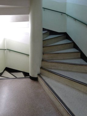 Güzel beton sarmal merdiven