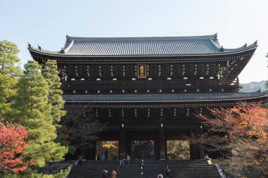 Eski bir Japon türbesinin Idyllic görüntüsü