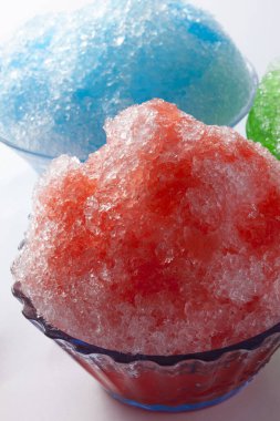 Arka planda soğuk buzlu dondurma, yakın çekim.