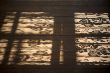 Gölgeli eski ahşap zemin