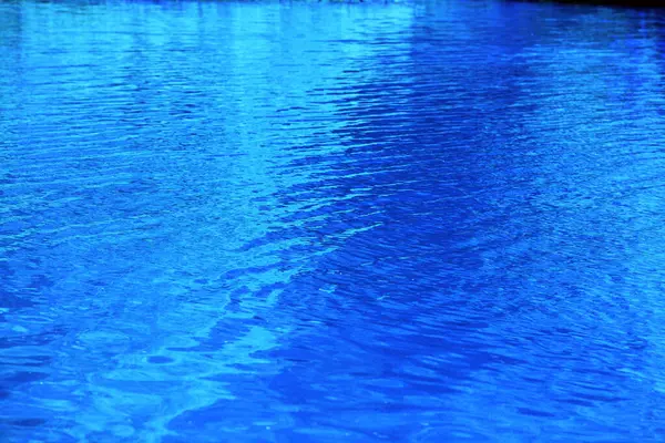 抽象蓝水背景 复制空间壁纸 — 图库照片