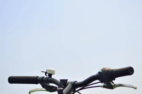 Fahrradlenker Gegen Himmel — Stockfoto