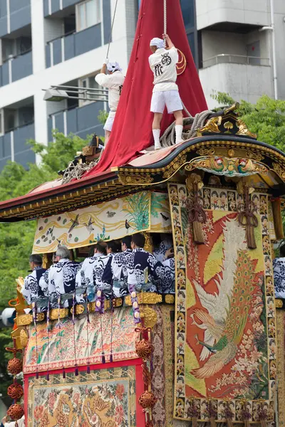 Gion Matsuri Festival Yamaboko Junko Processie Mensen Trekken Grote Houten — Stockfoto