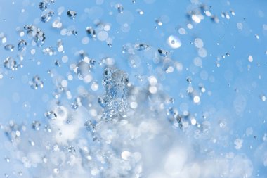 mavi bokeh arka plan. Kabarcık ve su damlalarıyla soyut arkaplan  