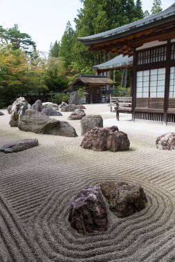 Banryu-tei 'nin güzel Japon Rock Garden manzarası. Kongobu-ji, Wakayama, Japonya 'daki Koyasan tapınağında yer almaktadır.
