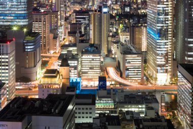Tokyo şehri geceleri gökyüzü, arka planda seyahat yeri