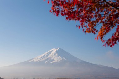 Japonya 'daki ünlü Fuji dağının manzaralı görüntüsü